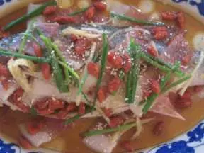 鹹肉蒸鱸魚