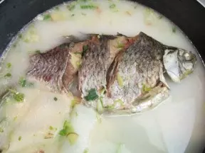 奶白鯽魚湯