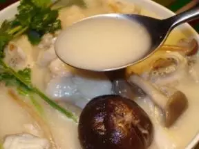 鱸魚豆漿菌菇煲