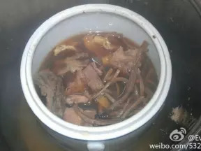 花膠茶樹菇燉排骨