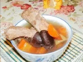 胡蘿蔔香菇排骨湯