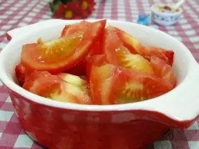 再簡單不過的涼拌菜--白糖拌西紅柿