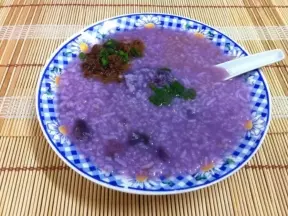 紫地瓜粥配咖喱豬肉碎