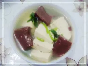 羊血豆腐湯 。
