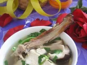 鴨架豆腐湯