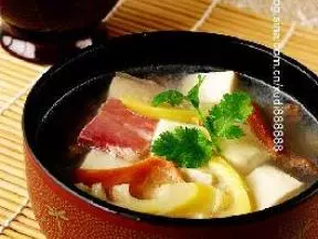 河蚌鹹肉豆腐湯