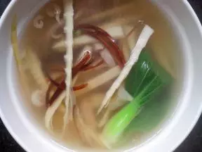 小竹筍茶樹菇湯