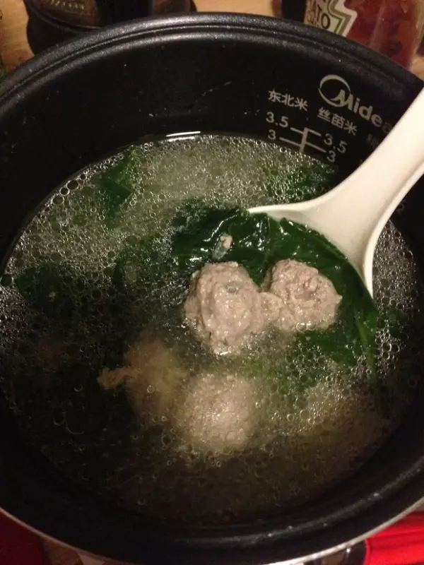 菠菜牛肉丸子湯