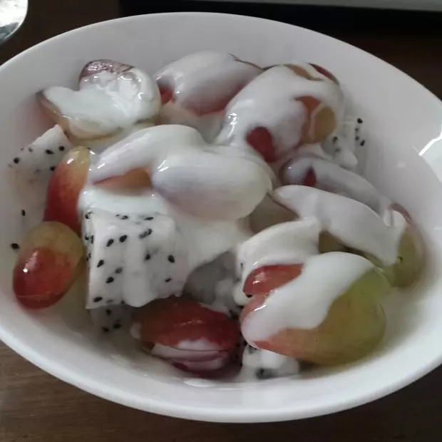 酸奶水果（火龍果，美人指）沙拉