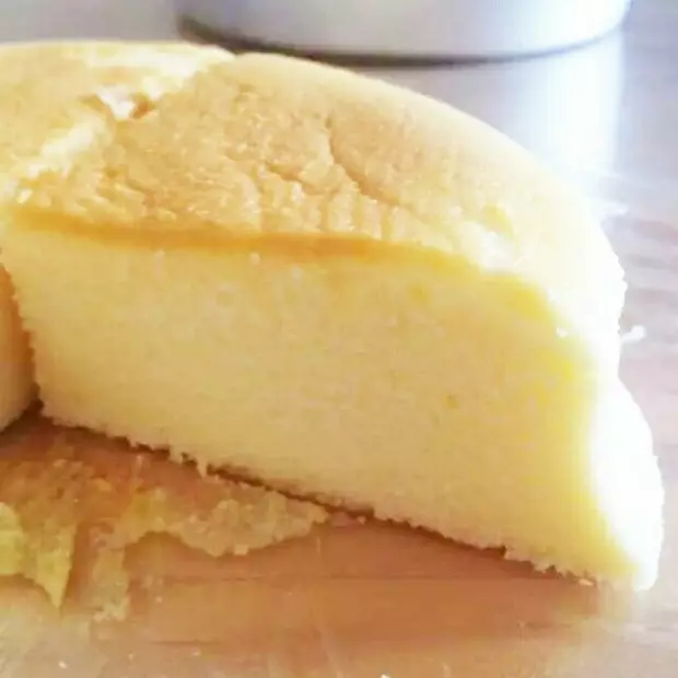 超輕乳酪蛋糕（請注意 是超輕的喲）