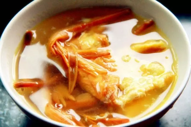 黃花菜煎蛋湯
