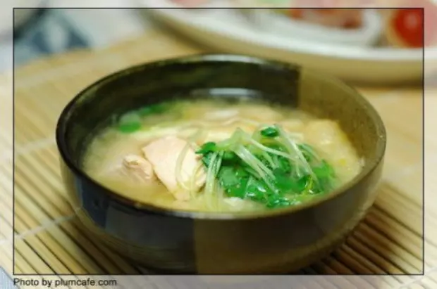 三文魚油豆腐蘿蔔苗味噌湯