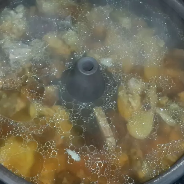 姬松茸老母雞氣鍋湯
