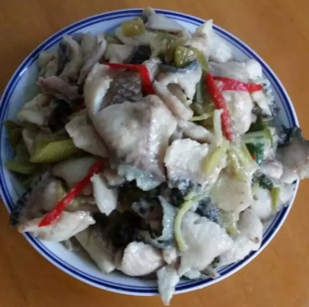 酸菜炒黑魚肉片