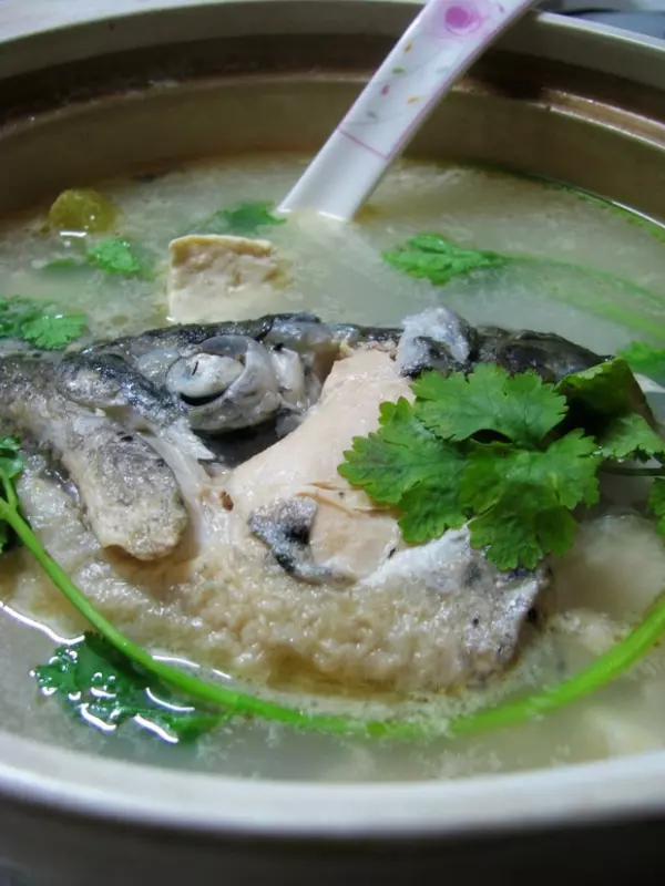 三文魚頭豆腐湯