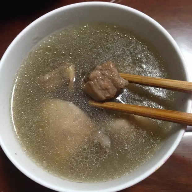 干土茯苓煲龍骨湯
