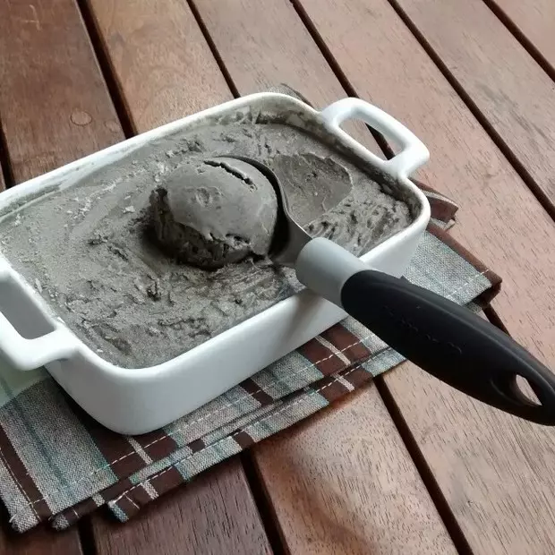 黑芝麻冰淇淋