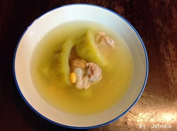 涼瓜黃豆排骨湯