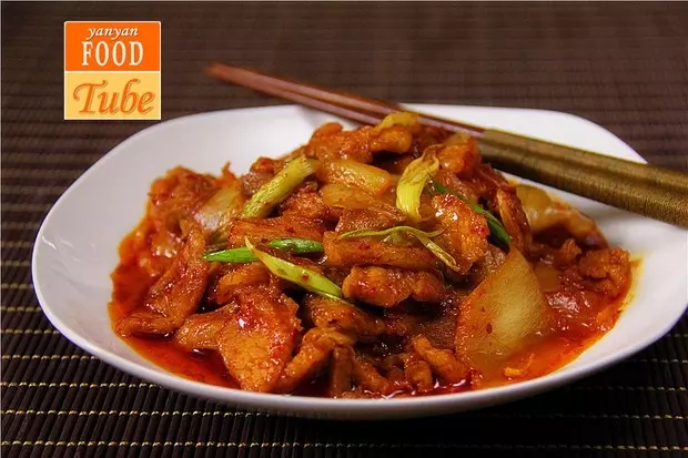 辣白菜炒五花肉 Korean Spicy Cabbage with Fried Pork Belly