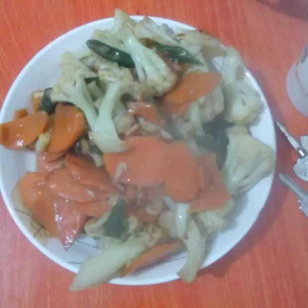 胡蘿蔔炒有機花菜
