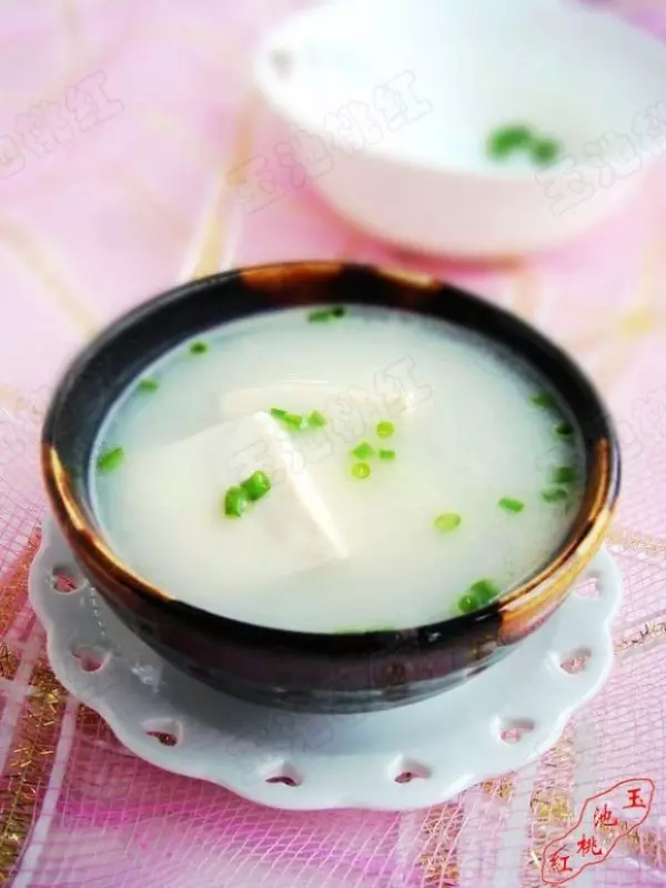 奶白鯽魚豆腐湯