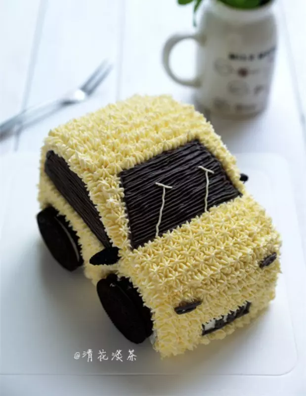 小巧玲瓏的汽車蛋糕