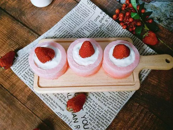 酸奶草莓布丁的做法