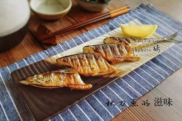 鹽煎秋刀魚的做法