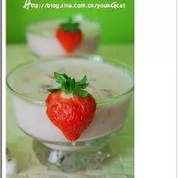 自製大果粒的草莓酸奶的做法