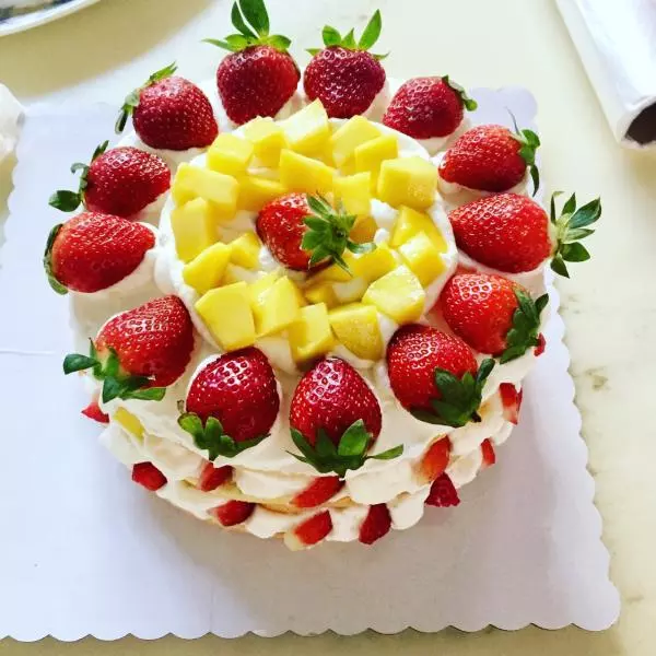 百香果草莓芒果裸蛋糕