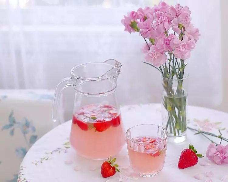 高顏值草莓氣泡水