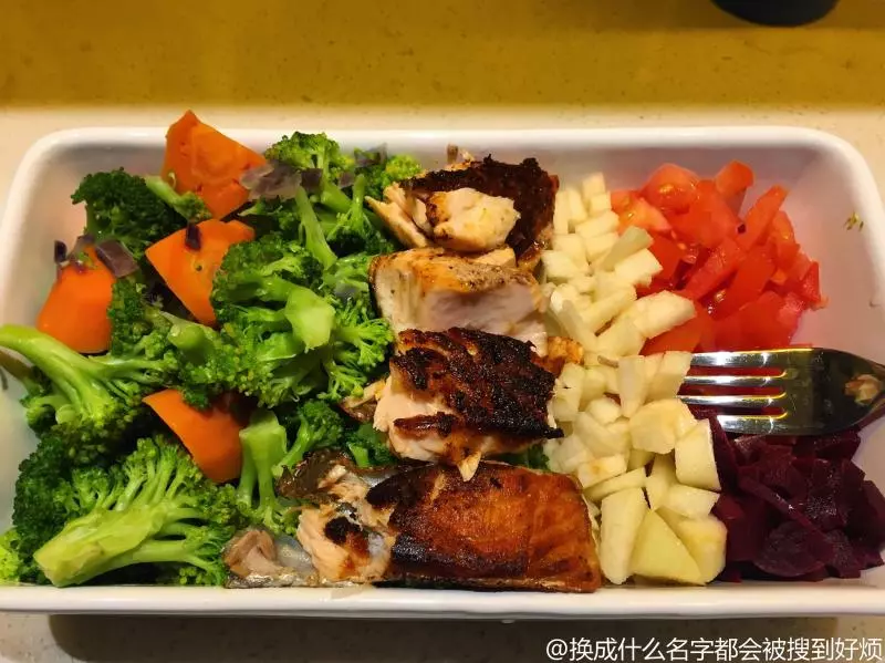 三文魚沙拉 夏天的健康食譜！