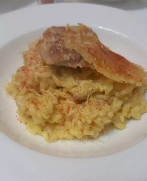 Risotto with pork belly and Parmesan cheese cookie