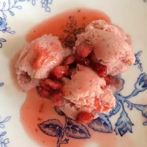 草莓冰激淋