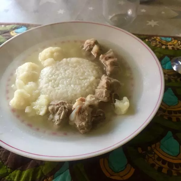 媽媽的花椰菜排骨湯