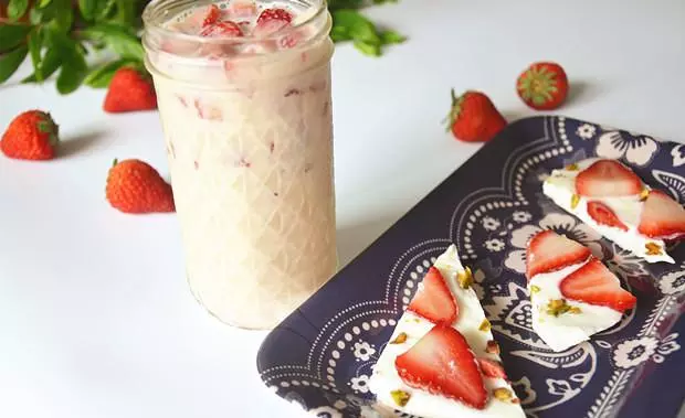 草莓酸奶凍和草莓奶凍