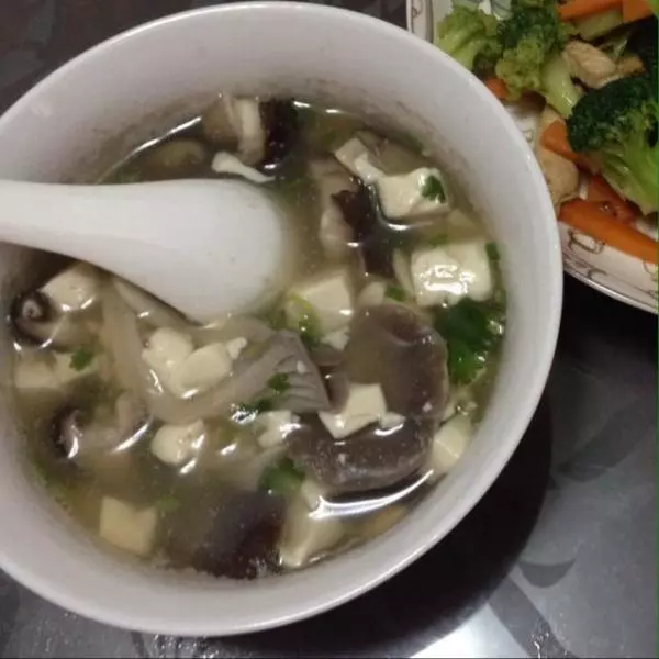 菌菇豆腐湯