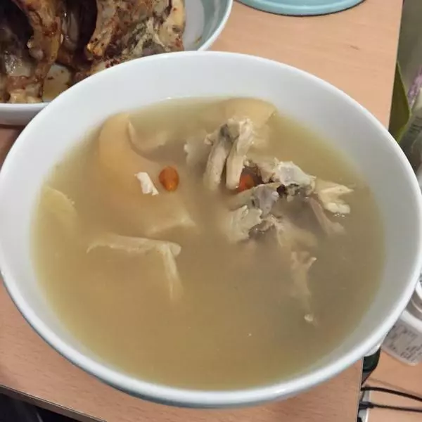 花膠燉土雞湯的做法