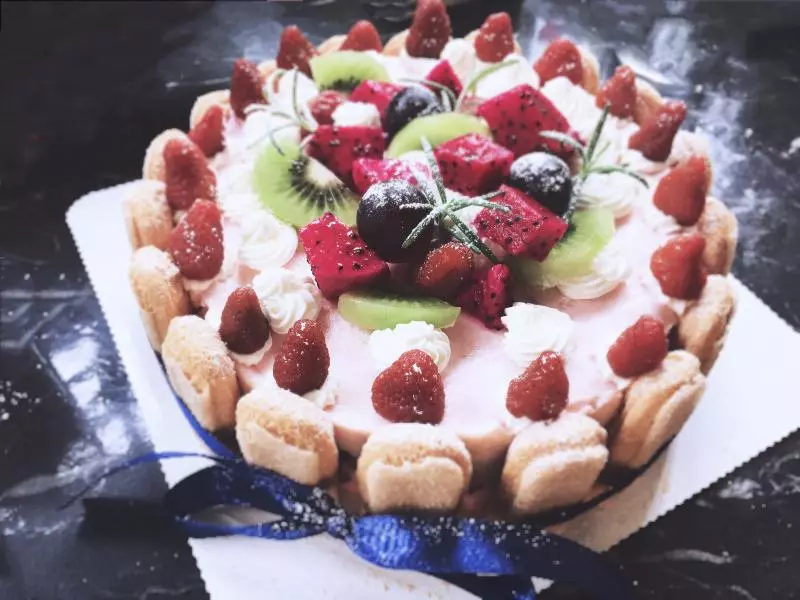 草莓慕斯夾心蛋糕