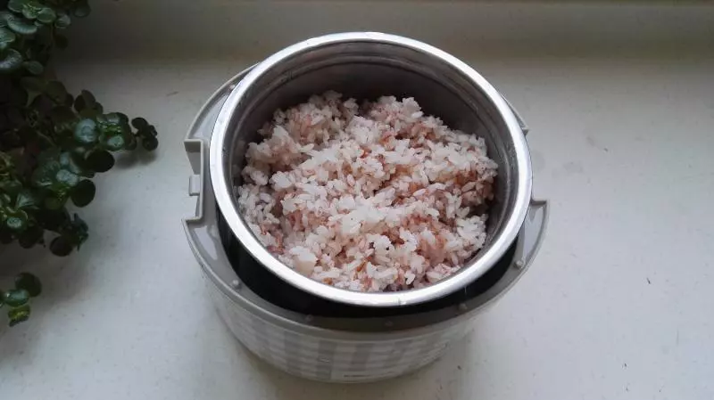 紅粳米飯