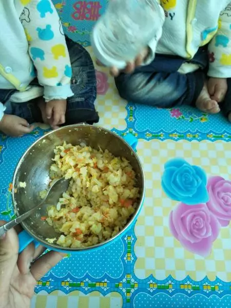 一歲寶寶蔬菜蛋炒飯