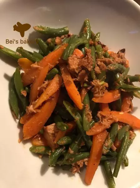 吞拿魚燴胡蘿蔔與四季豆 海外黨的快手料理