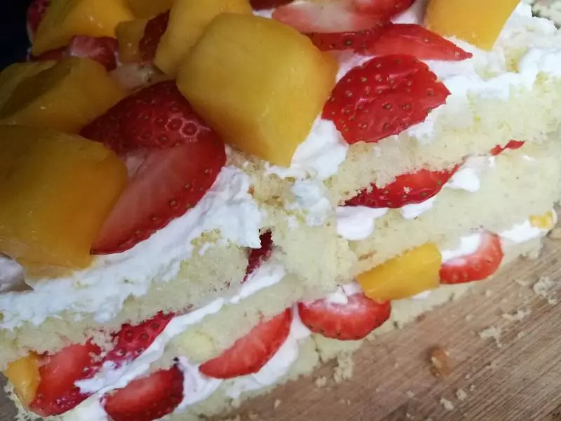 草莓芒果水果蛋糕
