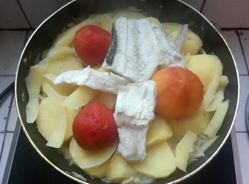番茄洋蔥馬鈴薯銀鱈魚鍋