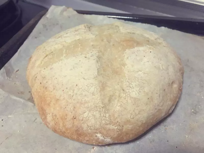 全麥歐式麵包（極簡道具）