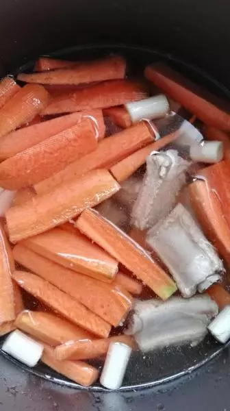 胡蘿蔔排骨湯