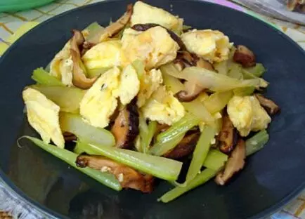 芹菜香菇雞蛋
