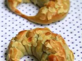 蔬菜杏仁辮子麵包