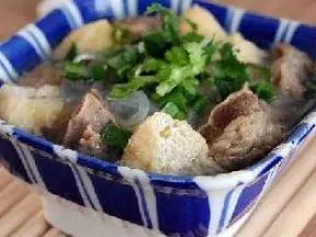 油豆腐粉絲牛腩湯