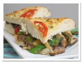 佛卡夏(focaccia)蘑菇蘆筍三明治